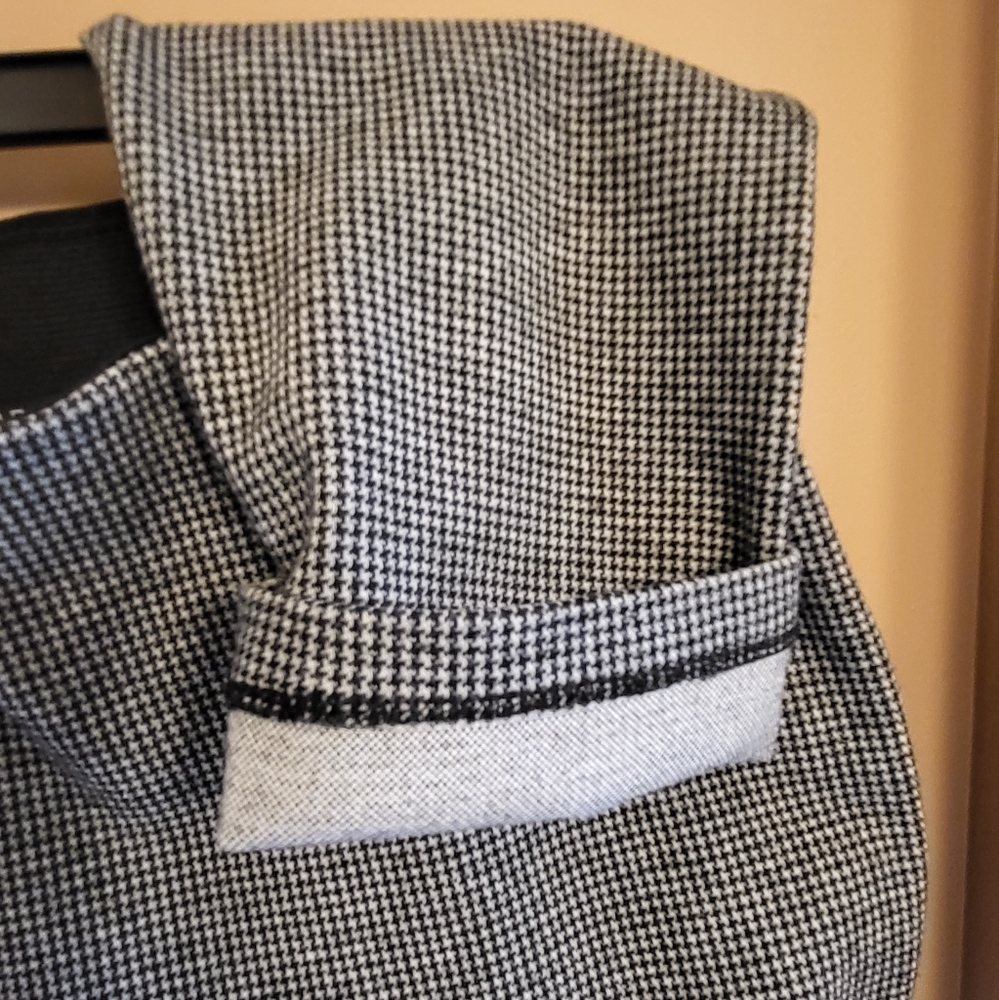 BlackTape. Houndstooth knit leggings (L). Poly/viscose blend.